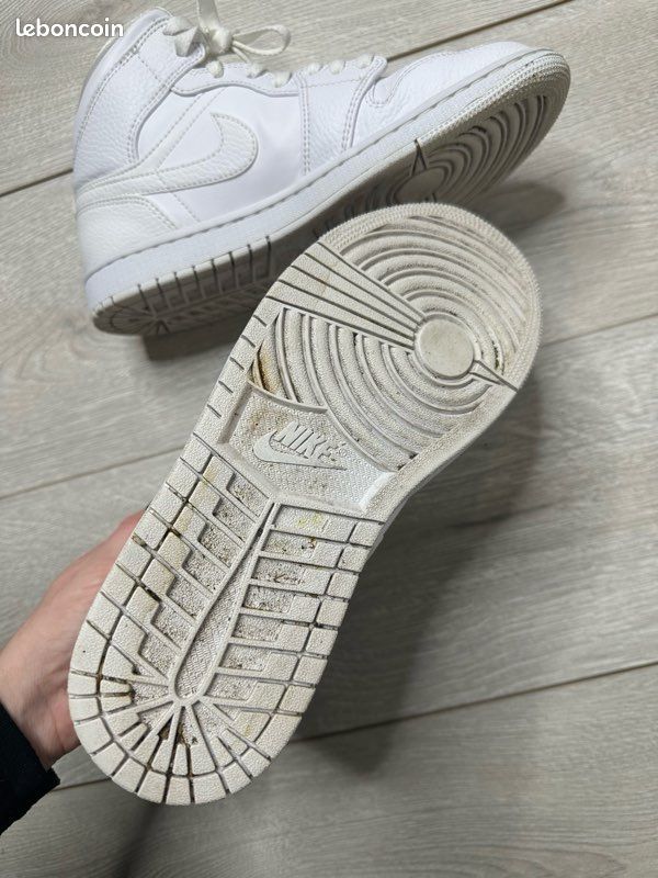 Air jordan 1 mid triple white - taille 40.5 (image 8)