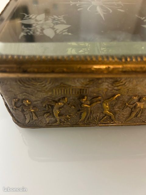 Boîte à bijoux ancienne en laiton et verre - France