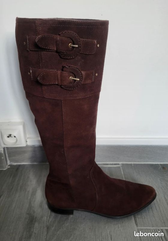 Bottes zara
Cuir en daim
Taille 39
Marron
Très peu portées
Ouverture sur le côté pour les enfiler (image 2)