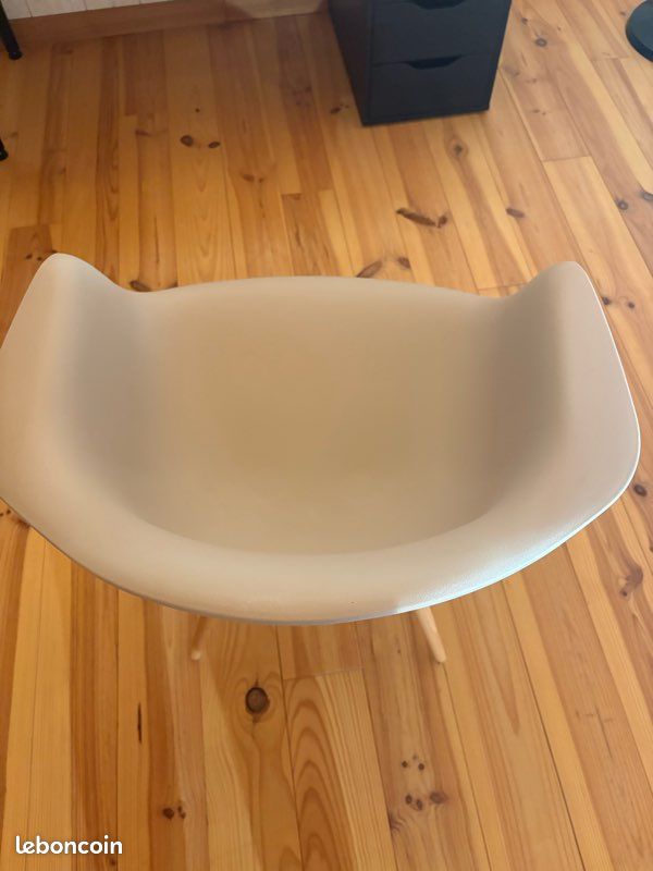 Chaise scandinave avec accoudoirs (image 4)