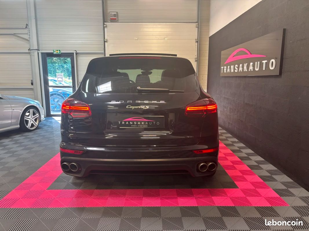 PORSCHE CAYENNE 3.0 V6 416 ch S Platinium Edition E-Hybrid Tiptronic / 1ere Main / PDLS+ / Toit Ouvrant / Camera (image 4)