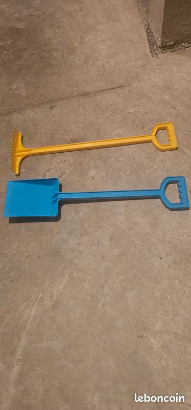 Lot Pelle et râteau grand taille pour enfants (image 1)