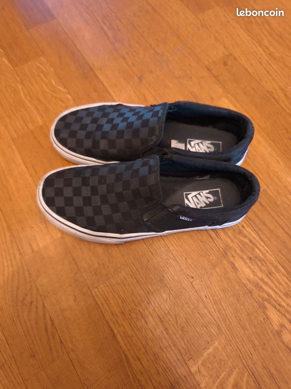 Vans (image 1)