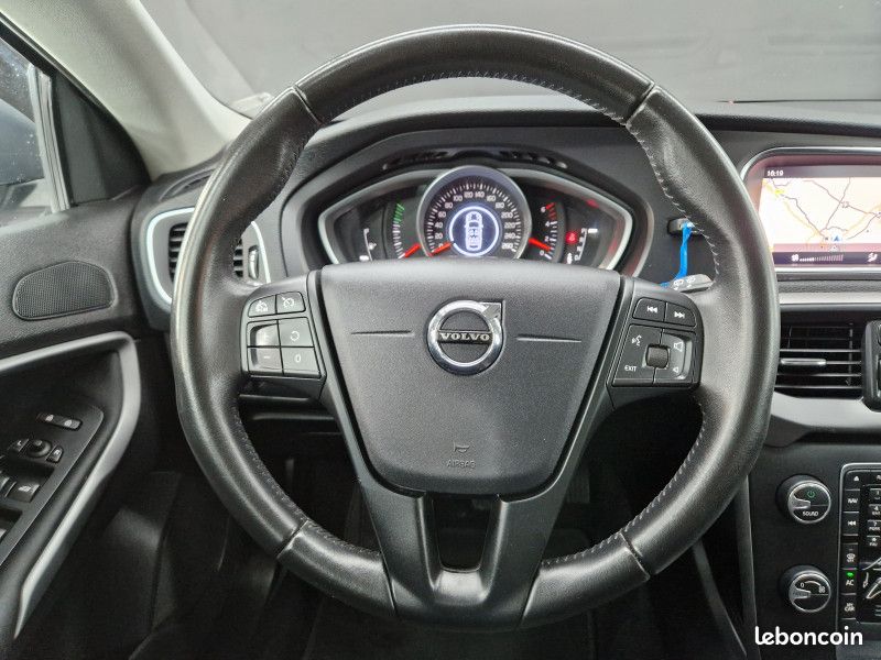 Volvo V40 D2 120CH BVA KINETIC * BLUETOOTH * XENON * RADAR (image 10)