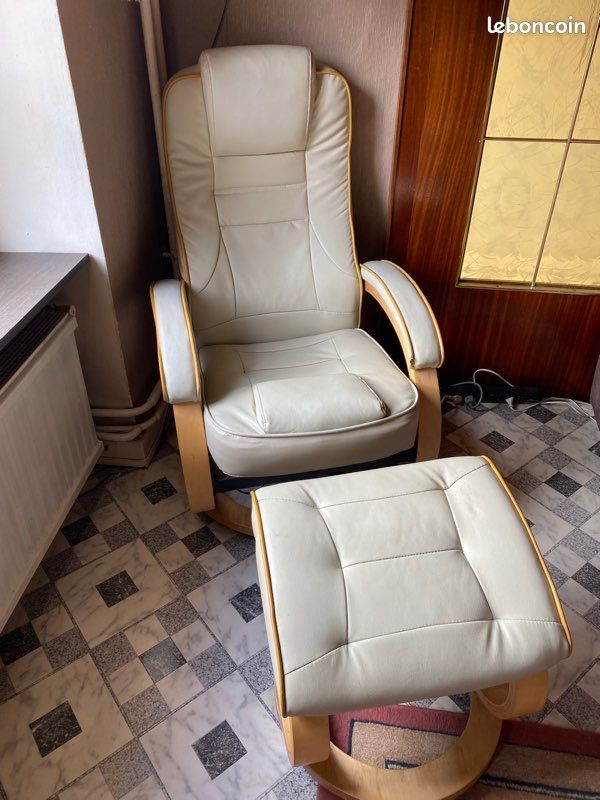 Fauteuil blanc avec repose pied (image 2)