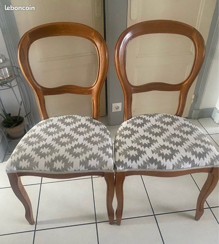 2 chaises en bois (image 1)