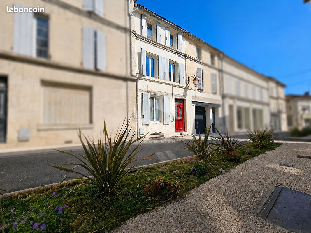 Maison 6 pièces 138 m² · à Châteauneuf-sur-Charente · 138 m² · 160 000 €