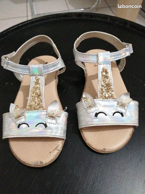 Nue pied fille (image 1)