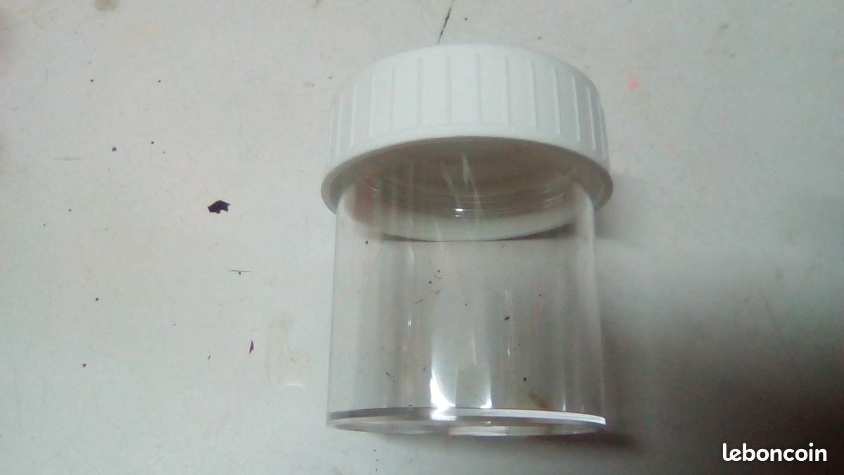 7 Boites en plastique (image 1)