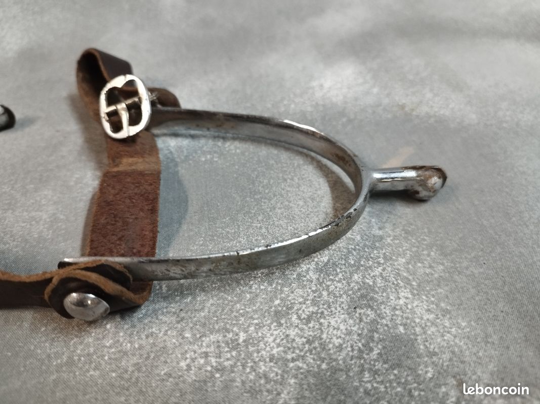 Aiguillettes anciennes pour officier d'état-major, dans