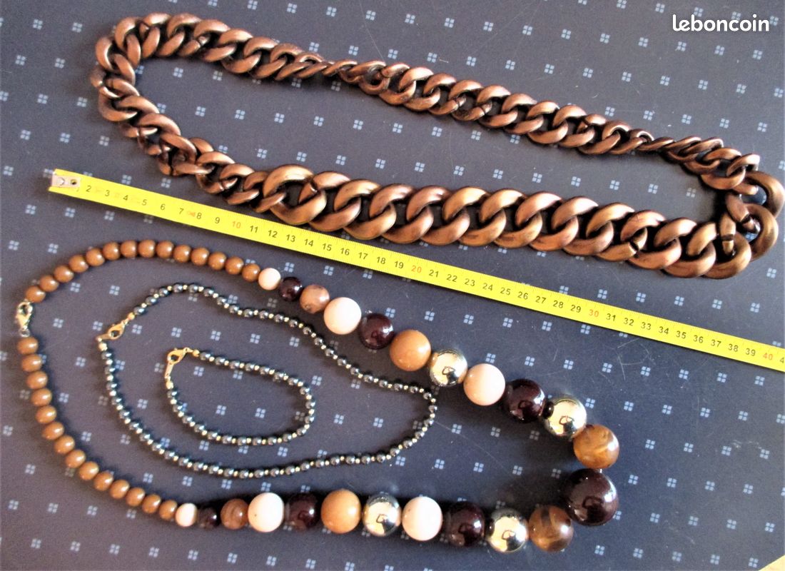 VINTAGE-LOT N°3 BIJOUX FEMME FANTAISIE d'OCCASION-3 COLLIERS +1