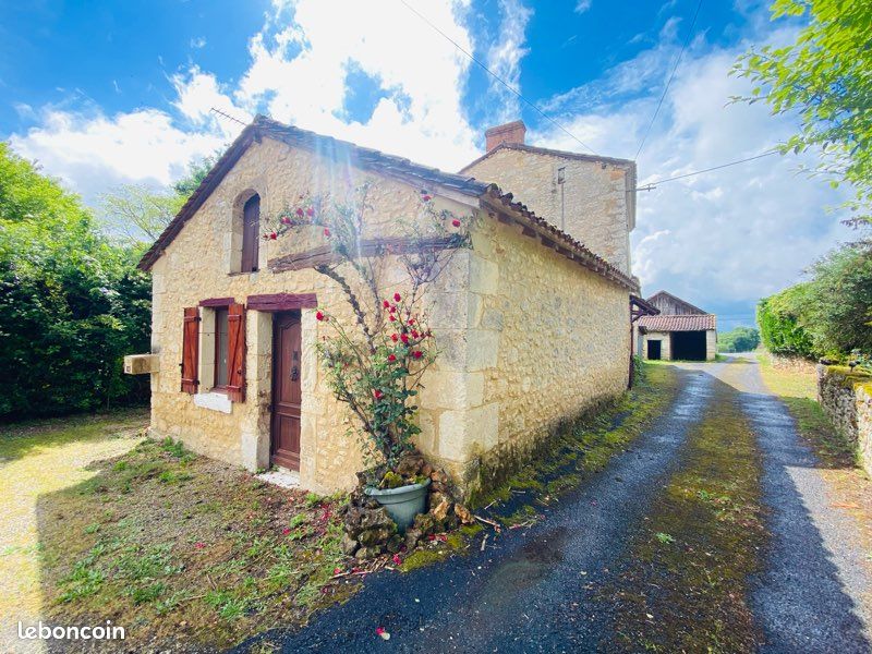 Maison 5 pièces 185 m² · à Clermont-de-Beauregard · 185 m² · 210 000 €
