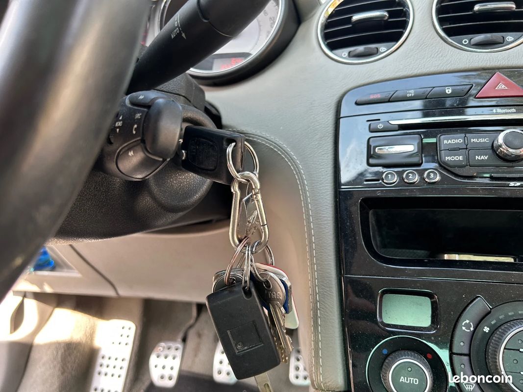 PEUGEOT 308 CC 2.0 HDi 16V 140ch FAP Féline (image 16)