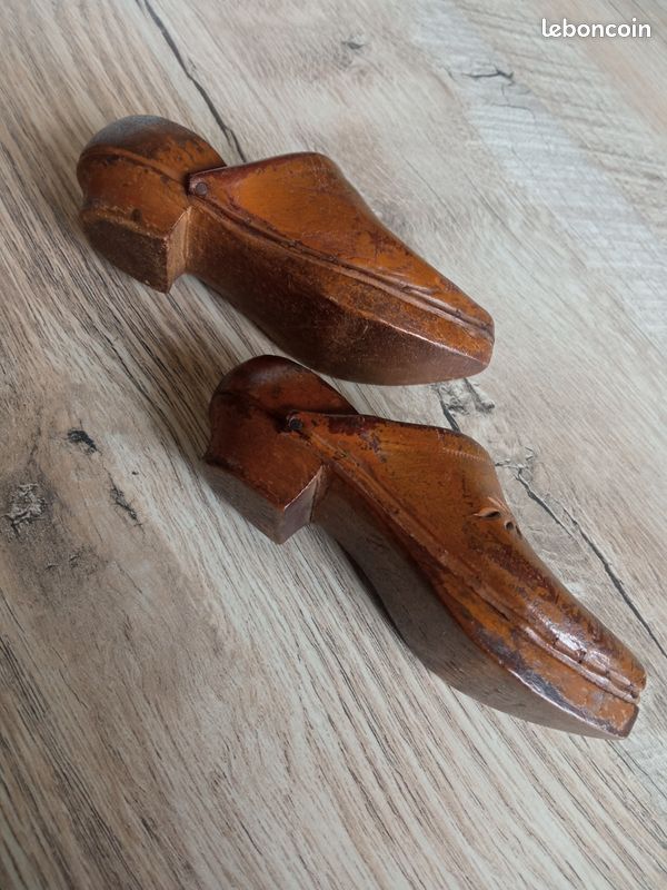 PAIRE D’ANCIENS PETITS sabots de bois et cuir EUR 14,00 - PicClick FR