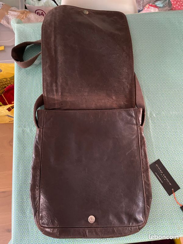 Sac bandoulière en cuir marque Andrea Cardone (image 2)