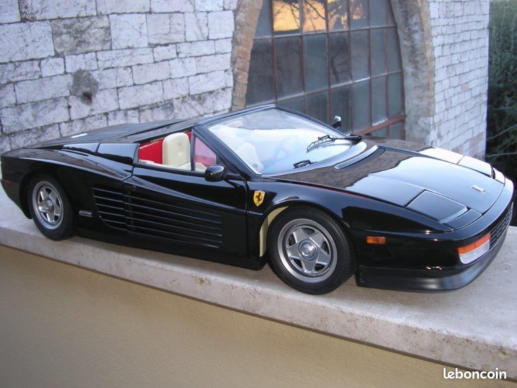 Pocher Ferrari Testarossa cabriolet 1/8 schaalmodellen (image 10)