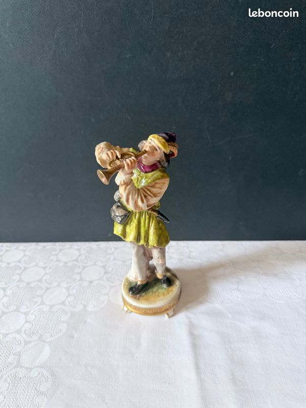 Musicien au Hautbois - Statuette Porcelaine Allemande (image 1)