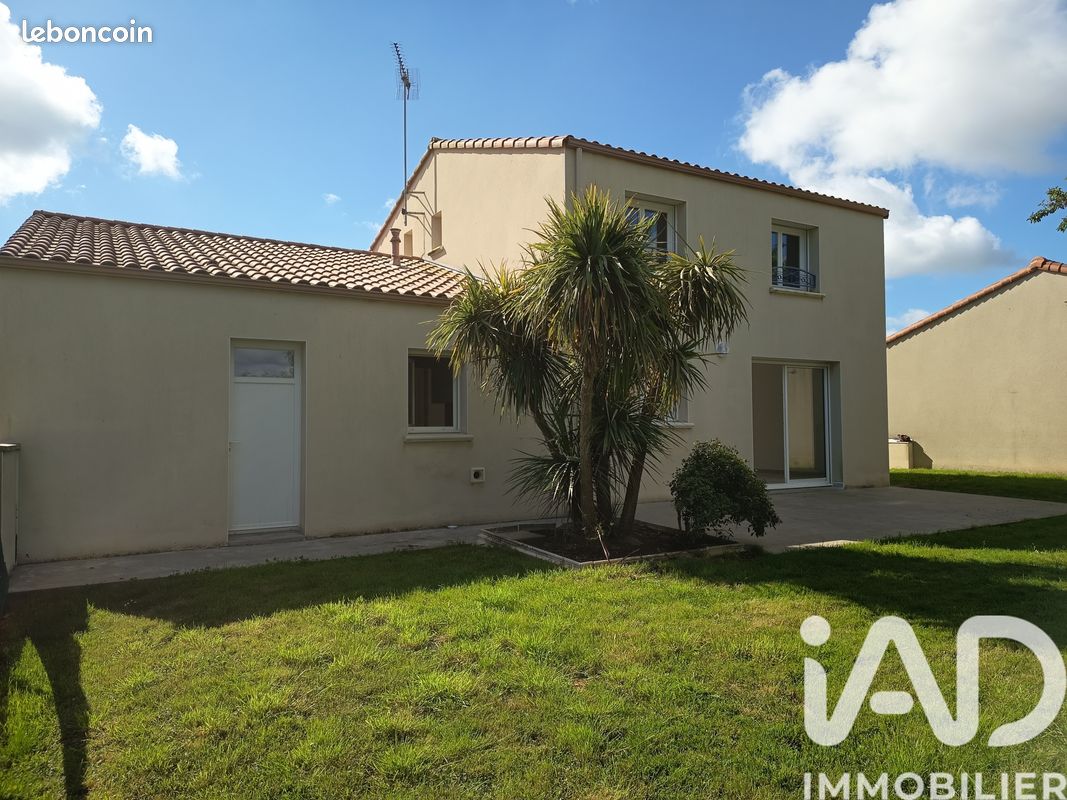 Maison 6 pièces 111 m² · à Essarts-en-Bocage · 111 m² · 271 000 €