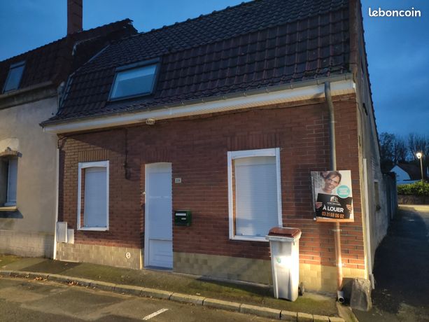 Loue maison sur place de Chocques 62920