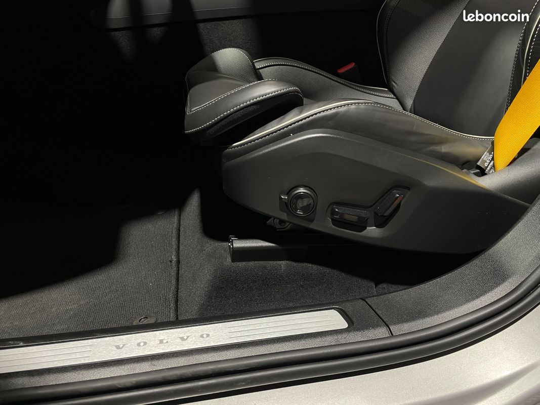 VOLVO XC60 T8 455Ch POLESTAR - 1 ère main - Historique VOLVO - Carplay - Attelage - Marches Pieds (image 23)