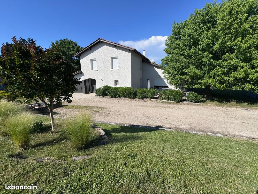 Maison 5 pièces 179 m² · à Saint-Romain-de-Jalionas · 179 m² · 435 000 €