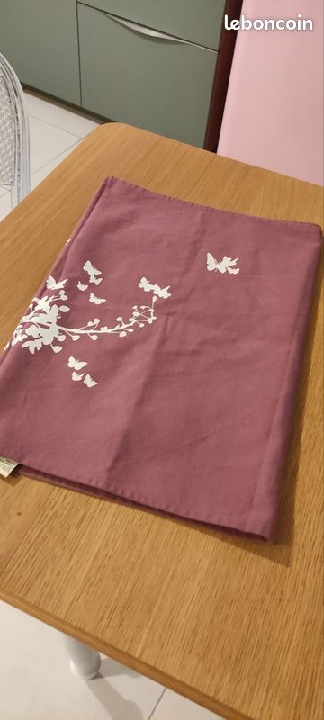 Chemin de table lie de vin motif blanc branche papillons Botanic (image 4)
