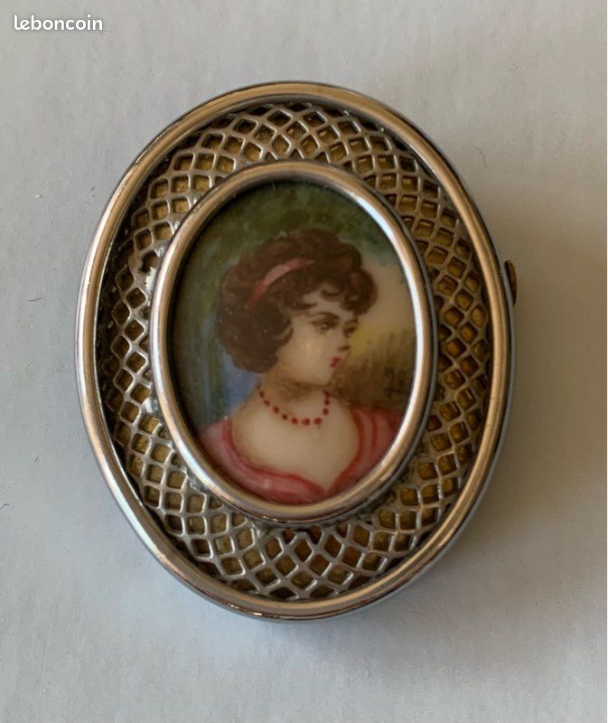 Broche Vintage Avec Miniature Peinte Portrait De Femme En Laiton - Bijou Ancien