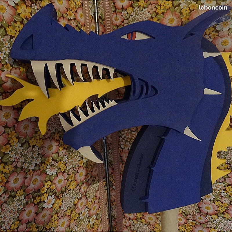 Dragon bâton à roulettes (image 1)
