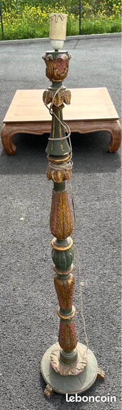 Pied de lampadaire ancien (image 1)