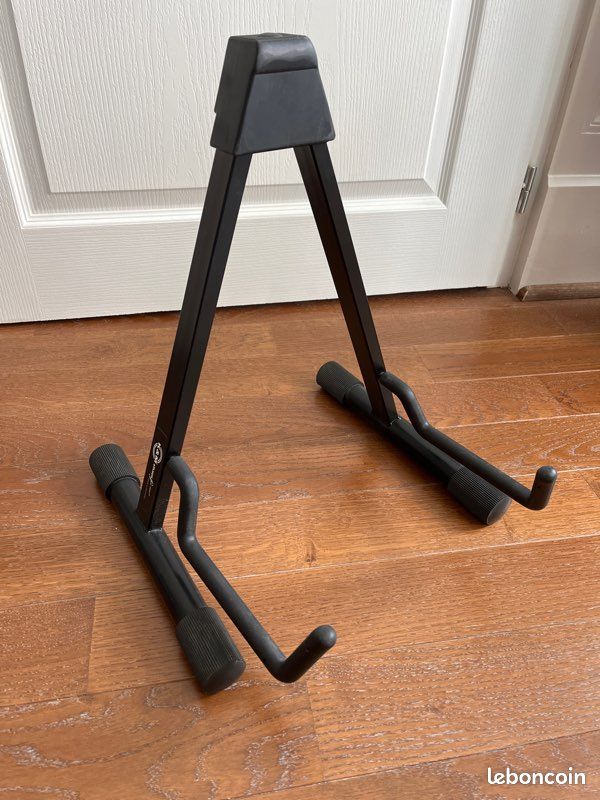Stand repose pied guitare classique K&M repose guitare (image 1)