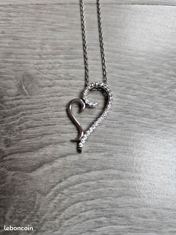 Collier motif cœur, le Manège à Bijoux Montres Bijoux