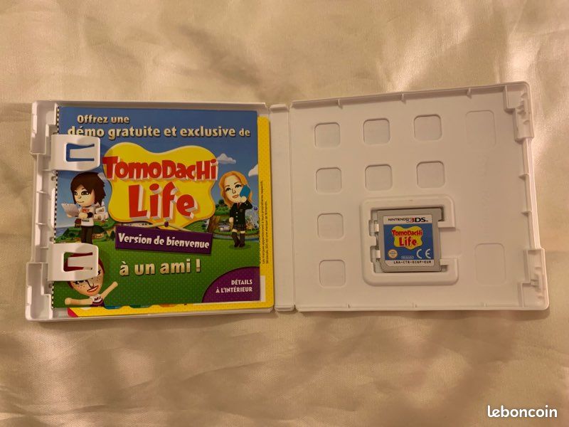 Lot de deux jeux 3DS « TomoDachi Life » et « Les mystères cachés à paris » (image 3)