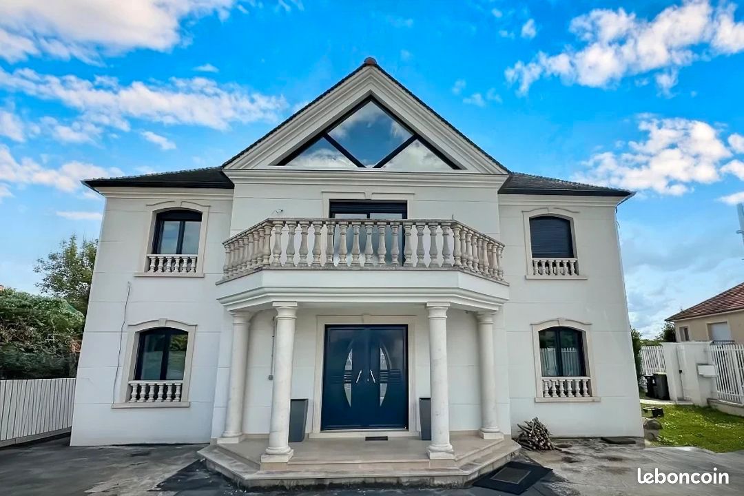 Maison 7 pièces 200 m² · à Pontault-Combault · 200 m² · 774 000 €