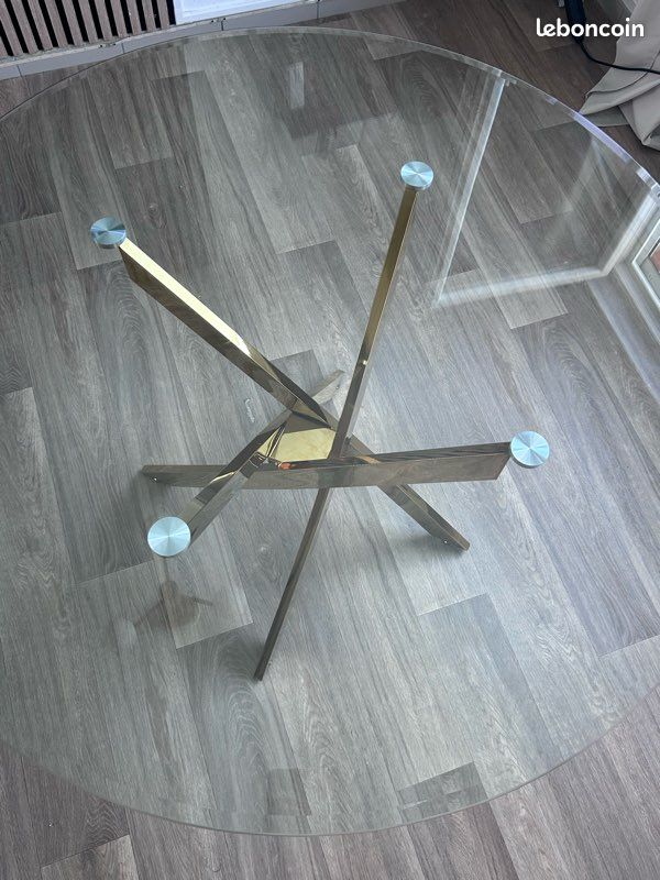 Table ronde en verre pied doré 120 cm (image 3)