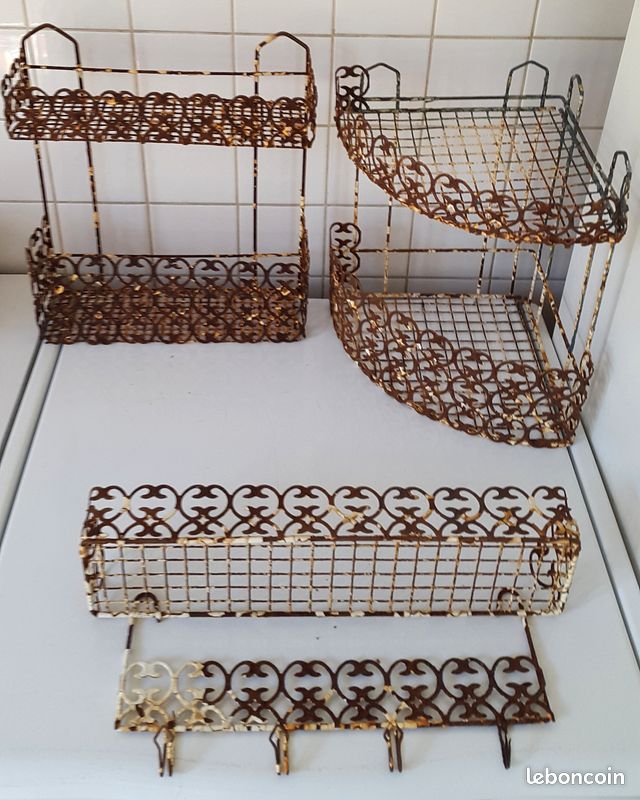 Étagères de rangement en métal ajouré rouillé (image 1)