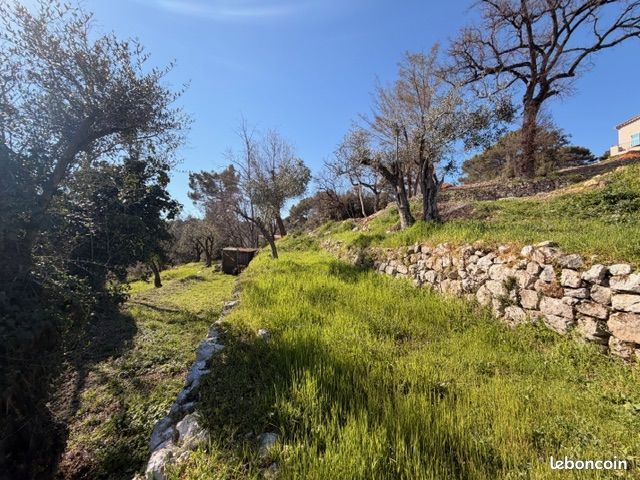 Terrain à bâtir de 1788 m² à ROQUEFORT-LES-PINS (06) · 450 000 €