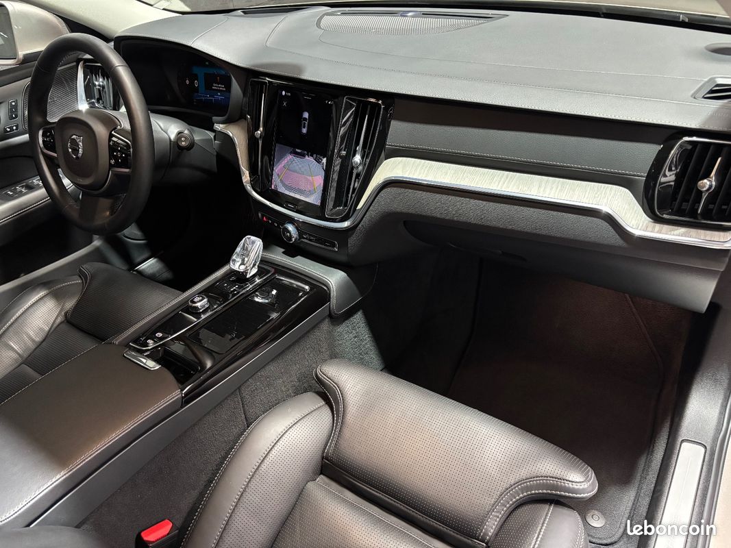 VOLVO V60 T6 AWD Hybride Recharge 253 ch + 145 ch Geartronic 8 Ultimate - SUIVI COMPLET VOLVO / ORIGINE FRANCE (image 31)