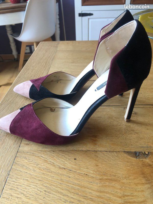 Escarpins Zara En Daim Noir Et Doré - Pointure 38/39 - Occasion Très Bon état