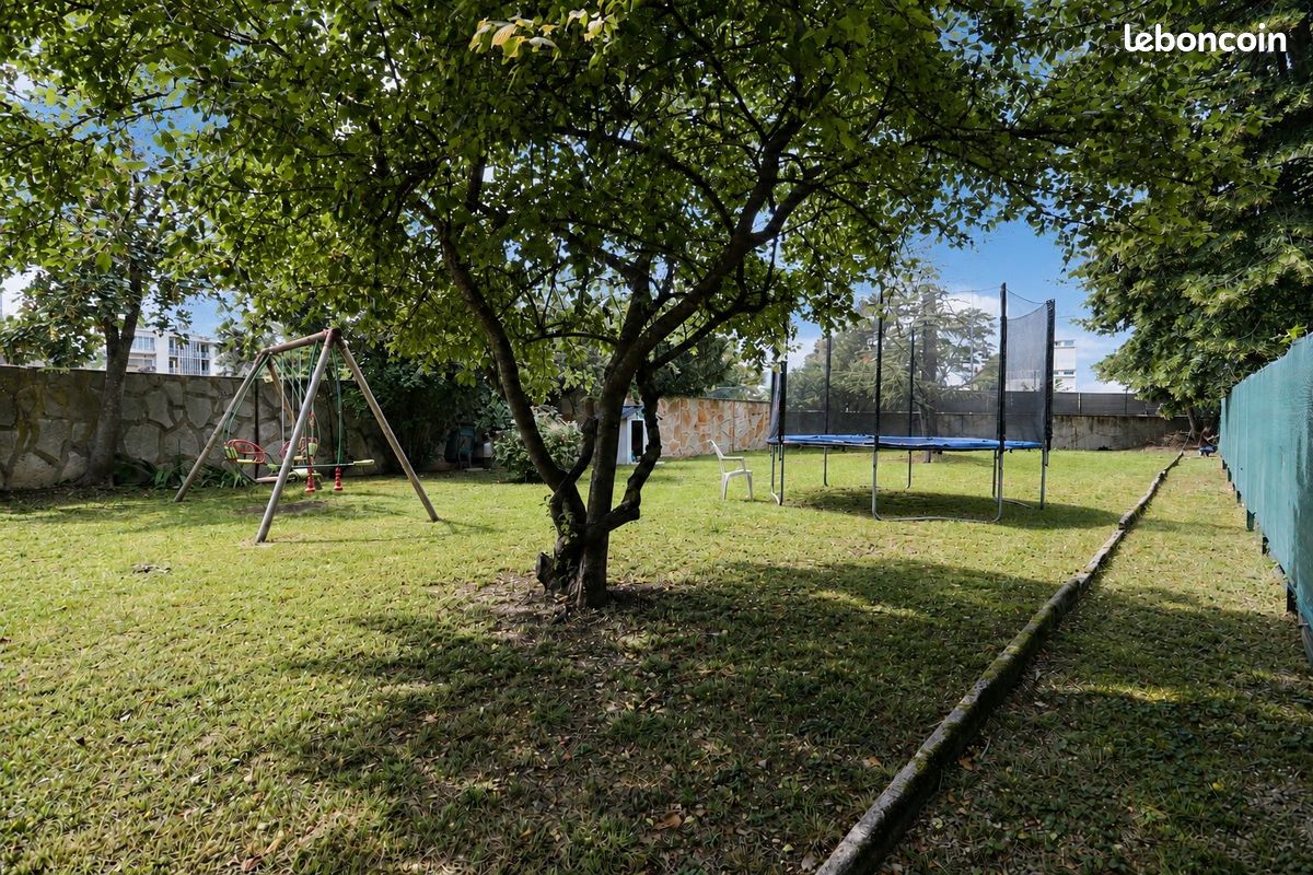 Terrain 400 m² · à Dijon · 400 m² · 290 000 €