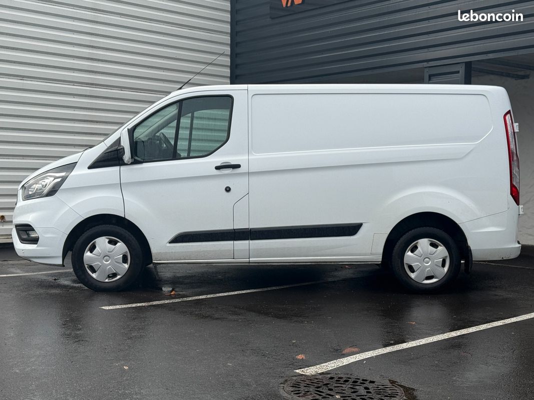 Ford transit custom fourgon 270 2.0 tdci 130 l1h1 limited / carplay / camera de recul / attelage (image 18)