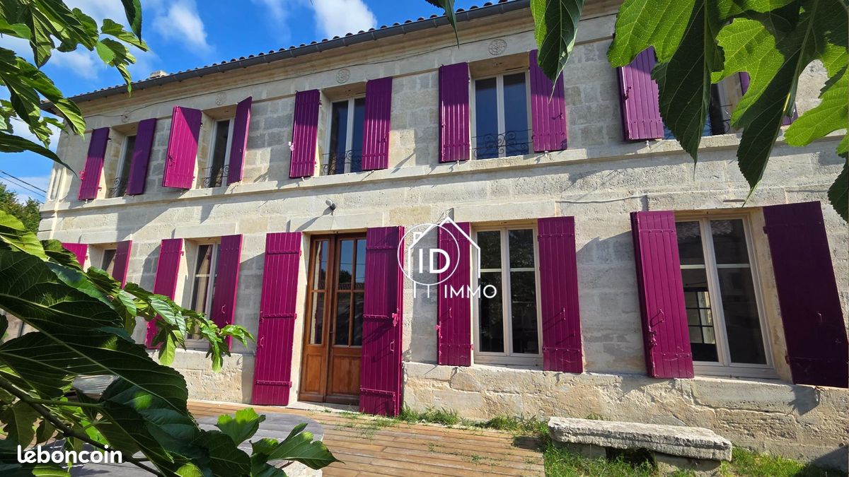 Maison 4 pièces 174 m² · à Villefranche-de-Lonchat · 174 m² · 199 000 €
