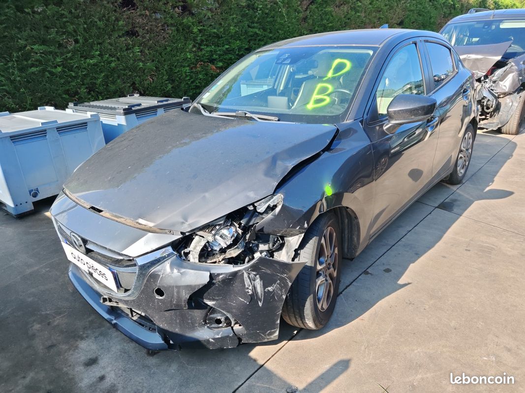 Mazda 2 1.5i accidentée (image 1)