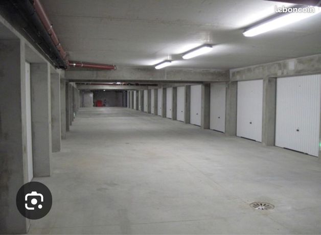 Garage fermé pour 1 voiture à louer à Charbonnières les Bains- Les Halles de l’ouest