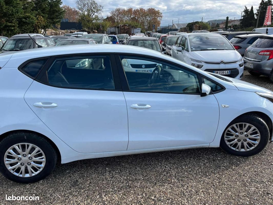Kia Cee'd CEE-D 2 1.4 CRDI - 16V TURBO (image 30)