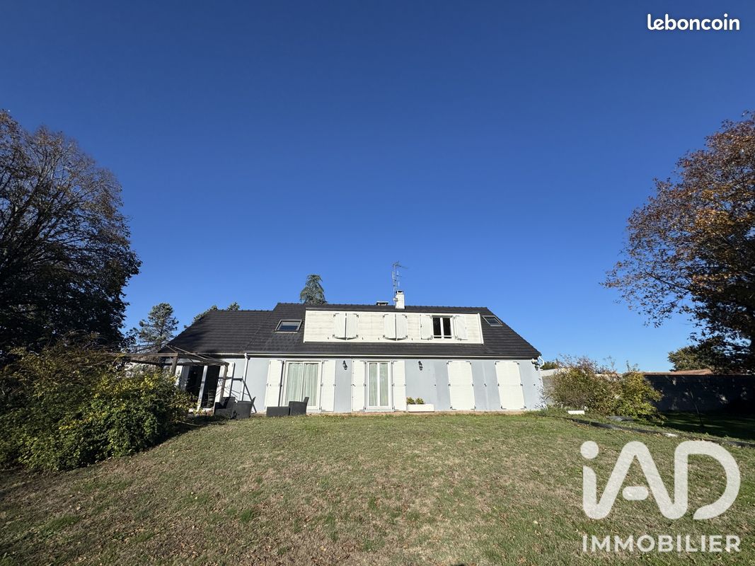 Maison 9 pièces 263 m² · à Sainte-Pazanne · 263 m² · 494 500 €