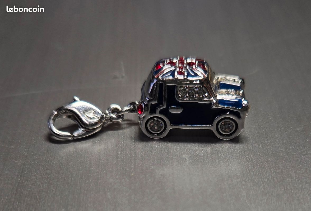 Charms Argenté Voiture Avec Strass - Bijou Fantaisie Pour Sac, Collier, Téléphone