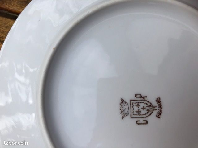 Service à dessert: 1 plat et 11 assiettes porcelaine décor fleuri et liseré or (image 8)