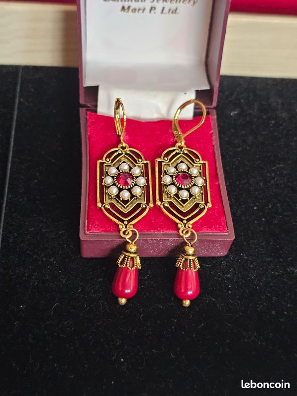 Magnifique boucles d'oreilles avec perles bordeaux et dorée (image 3)