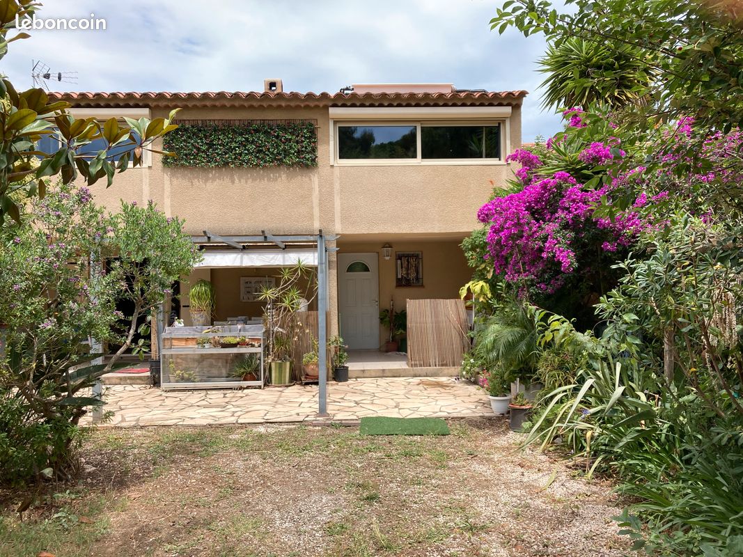 Villa sur la presqu’île de Giens (image 1)