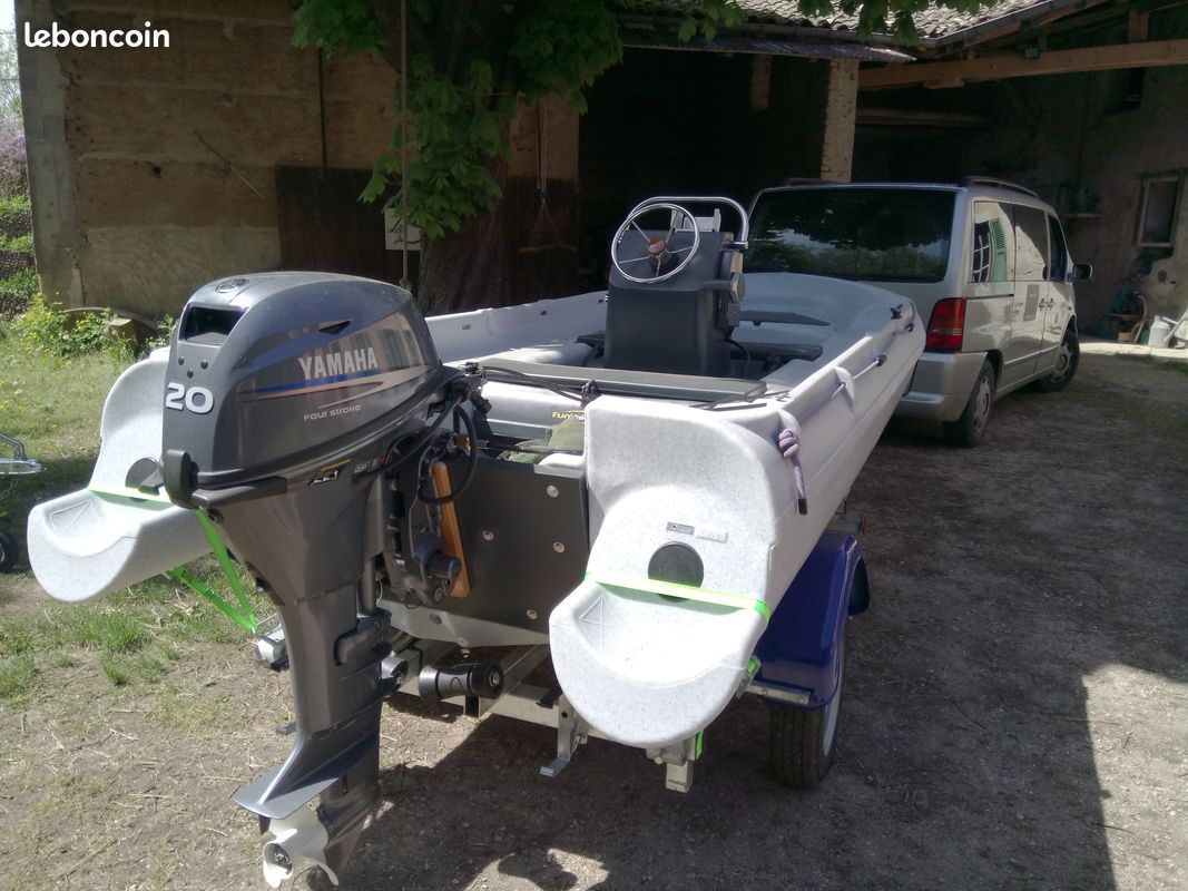 Bateau à moteur (image 2)